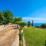 펜션 Lourdas Bay View