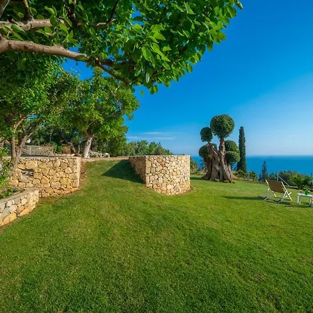 Lourdas Bay View Simotáta